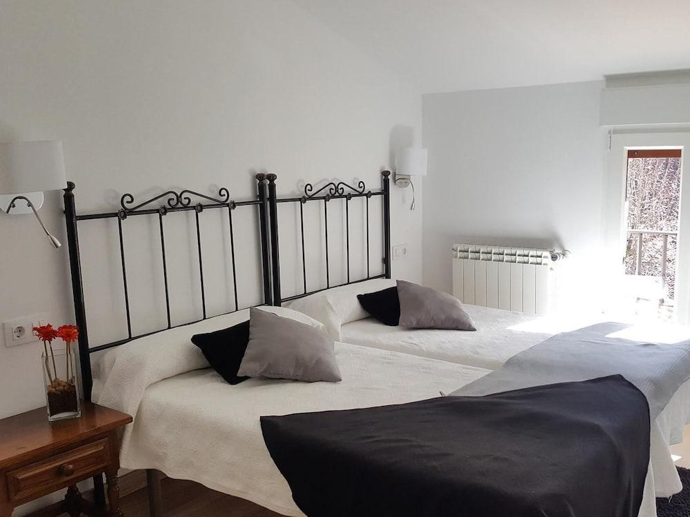 Hostal Nevandi Espinama Bagian luar foto