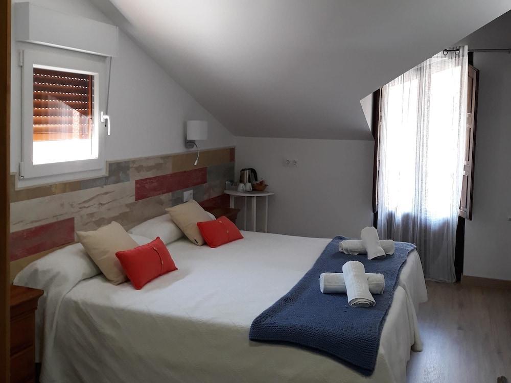 Hostal Nevandi Espinama Bagian luar foto