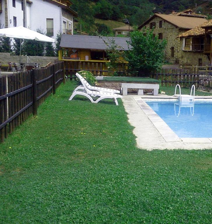 Hostal Nevandi Espinama Bagian luar foto