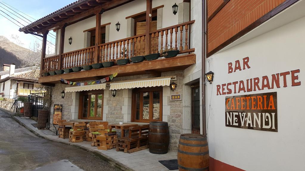 Hostal Nevandi Espinama Bagian luar foto