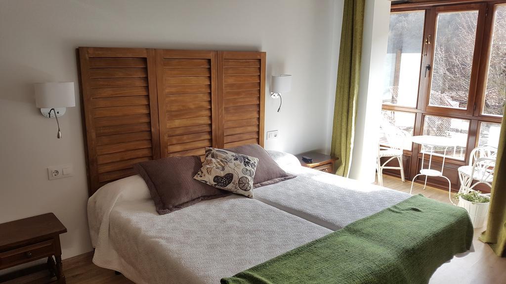 Hostal Nevandi Espinama Bagian luar foto