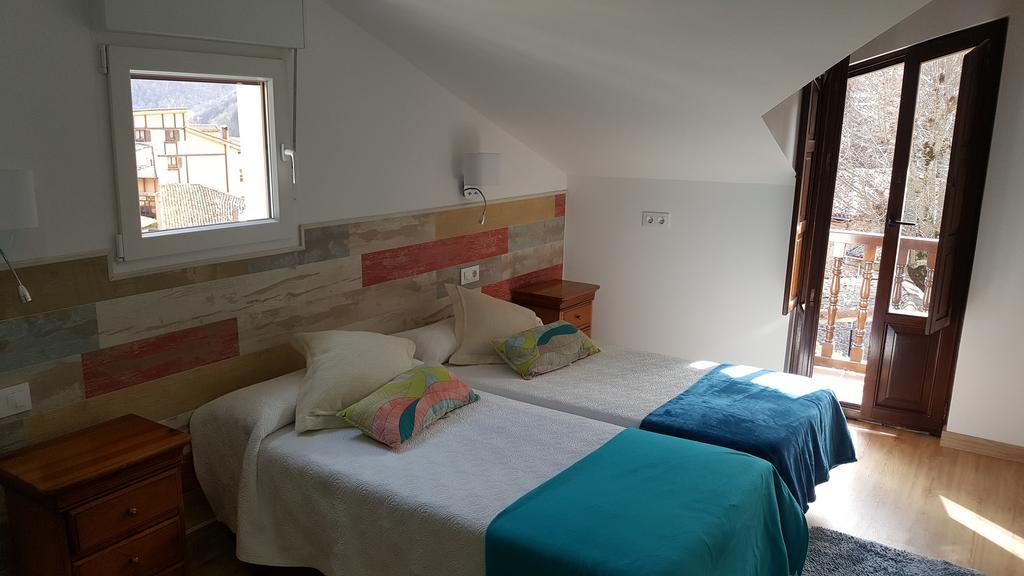 Hostal Nevandi Espinama Bagian luar foto