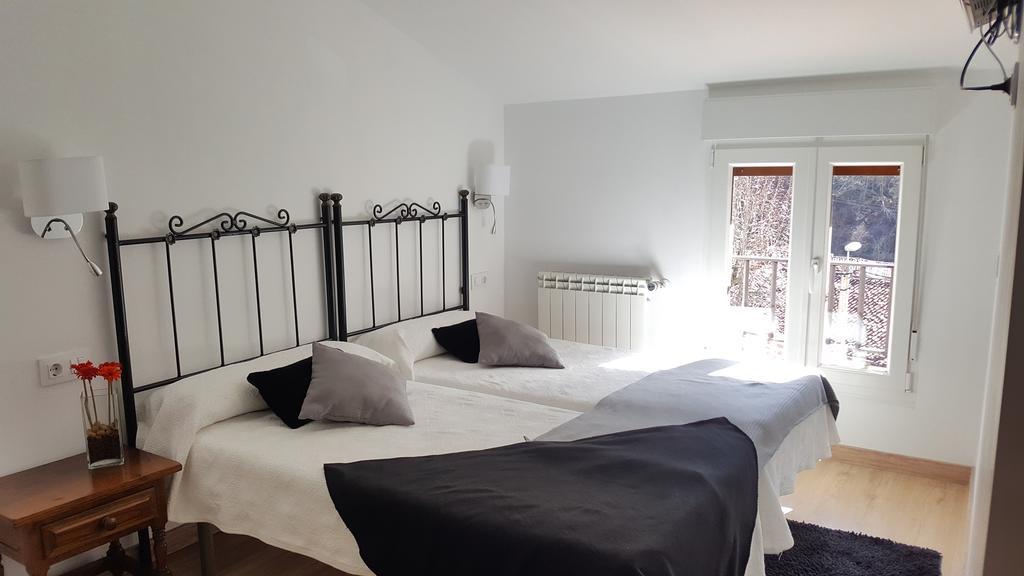 Hostal Nevandi Espinama Bagian luar foto